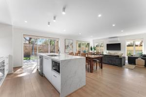 Raywood Coastal Retreat by ReadyStay