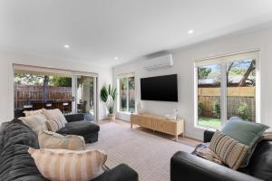 Raywood Coastal Retreat by ReadyStay