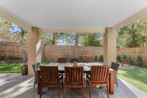 Raywood Coastal Retreat by ReadyStay