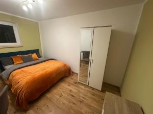 Spacious En-Suite Rooms & Off-Suite Rooms Near Hospital and Shops