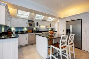 Veeve - The Barnes Family Haven - London