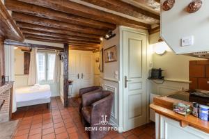 Appartements Les Colombages - studio ON the port of Honfleur - nice view : photos des chambres