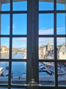 Appartements Les Colombages - studio ON the port of Honfleur - nice view : photos des chambres