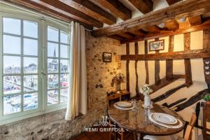 Les Colombages - studio ON the port of Honfleur - nice view