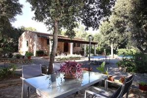 Quiet and wooded area of the Mallorcan countryside by Renthousing