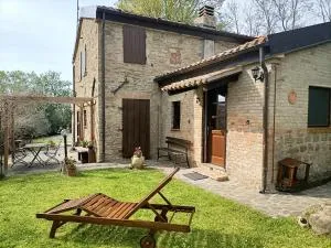 Rustic hillside stone-Rustico in pietra - Mergo