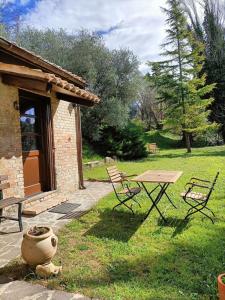 Rustic hillside stone-Rustico in pietra