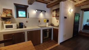 Rustic hillside stone-Rustico in pietra