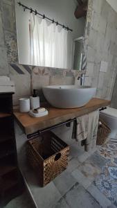 Rustic hillside stone-Rustico in pietra