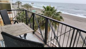 Apartamento tres habitaciones primera línea de playa