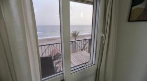 Apartamento tres habitaciones primera línea de playa