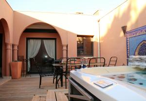 Chambre Taza, Riad 1 Couple only au village naturiste