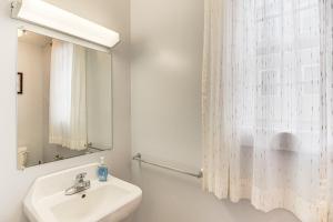 1 Mi to Downtown and Palladium Worcester Getaway!