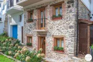 El patio, apartamento en casco histórico con vistas a la iglesia - Кастро-Урдіалес