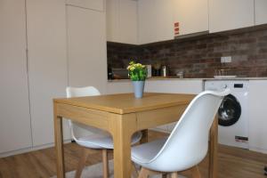 9 min Metro to Downtown -Remote working - Free Parking