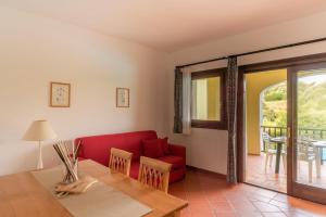 Charming Small Villa shared pool Sleeps V4IN img23