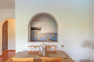 Charming Small Villa shared pool Sleeps V4IN img24