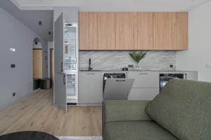 Privatus butas su vaizdu į mišką