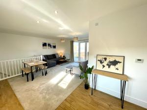 New Modern 2 Bed with parking in BISHOPS STORTFORD, close to Stansted Airport!