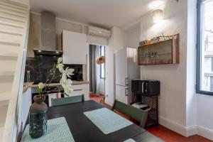 Maisons de vacances Le 9 Victor Hugo Vue sur les Toits, Loft Triplex avec terrasse, intra muros : photos des chambres