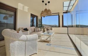 Spacious 4 Bedroom Escape in Viñas del Golf Casares Your Perfect Getaway