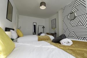 - WINTER SALE - Entire 2-Bedroom Apartment in the bustling City Centre WIFI TRAIN & BUS STATION