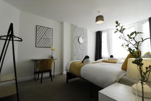 - WINTER SALE - Entire 2-Bedroom Apartment in the bustling City Centre WIFI TRAIN & BUS STATION