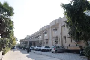 Club Platinum Resort - Bahādurgarh