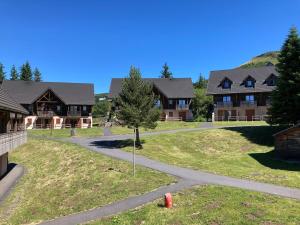 Appartements Appartement duplex 8 pers a Super-Besse avec wifi et piscine chauffee : photos des chambres