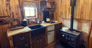 Oskars Shepherds Hut at Snug Hollow