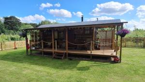 Oskars Shepherds Hut at Snug Hollow