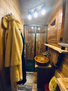 Oskars Shepherds Hut at Snug Hollow