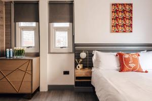 Modern and spacious duplex in Earls Court