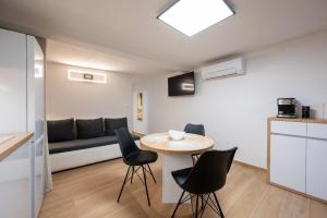 Studio apartment in Mastrinka with loggia, air conditioning, WiFi 5159-2