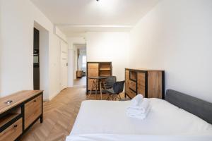 Spodek Modern Space Studio by BookingHost