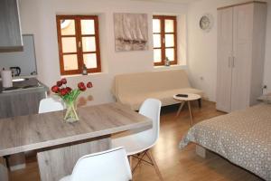 Main Square Rooms & Apartments