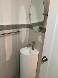 One Bedroom, NYC 45 min by Subway , Brooklyn, Brighton Beach