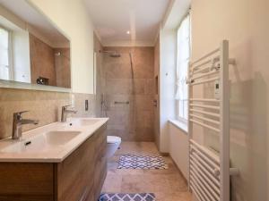 Maisons de vacances Charmante maison avec piscine privee au coeur du Perigord - FR-1-824-22 : photos des chambres
