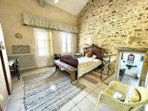 Maisons de vacances Maison campagne avec piscine privee en Perigord, pour 6 personnes - FR-1-824-14 : photos des chambres