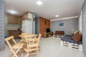 Memora Guesthouse Pontal do Paraná - Casa inteira ou Quartos a duas quadras da praia e próxima a Ilha do Mel