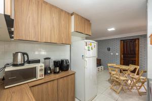 Memora Guesthouse Pontal do Paraná - Casa inteira ou Quartos a duas quadras da praia e próxima a Ilha do Mel