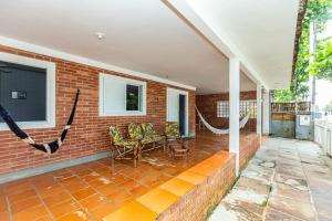 Memora Guesthouse Pontal do Paraná - Casa inteira ou Quartos a duas quadras da praia e próxima a Ilha do Mel