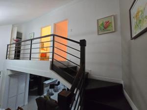 Charming Serene Penthouse with Pool & Gym New Kingston