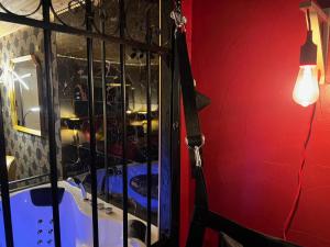 Love hotels 50 Nuances de Parentheses : photos des chambres