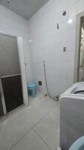 Quarto em apartamento no bairro das laranjeiras com 2 gatinhos lindos!