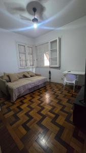 Quarto em apartamento no bairro das laranjeiras com 2 gatinhos lindos!