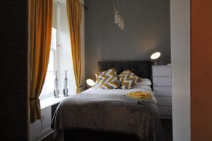 Ayr Apartment with Sea and Countryside views