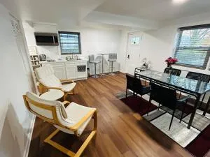Modern Private Basement Apartment - فيرفاكس