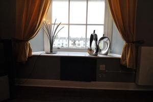 Ayr Apartment with Sea and Countryside views