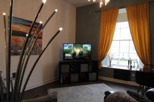 Ayr Apartment with Sea and Countryside views